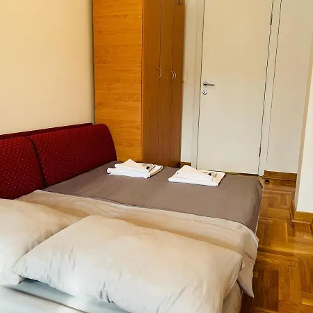 Lägenhet And Bright 2 Bedroom, 3 Balconies Novi Sad