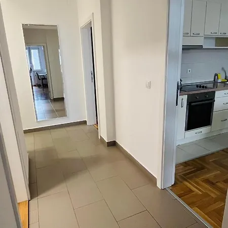 Lägenhet And Bright 2 Bedroom, 3 Balconies