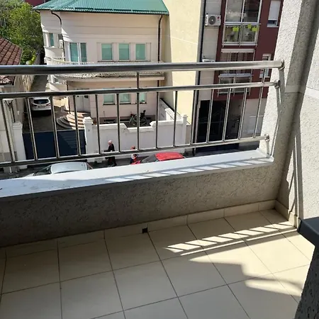 And Bright 2 Bedroom, 3 Balconies Lägenhet Novi Sad