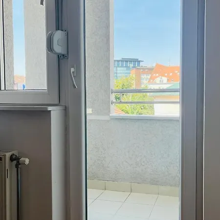 And Bright 2 Bedroom, 3 Balconies Novi Sad