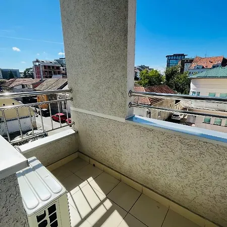 And Bright 2 Bedroom, 3 Balconies Lägenhet