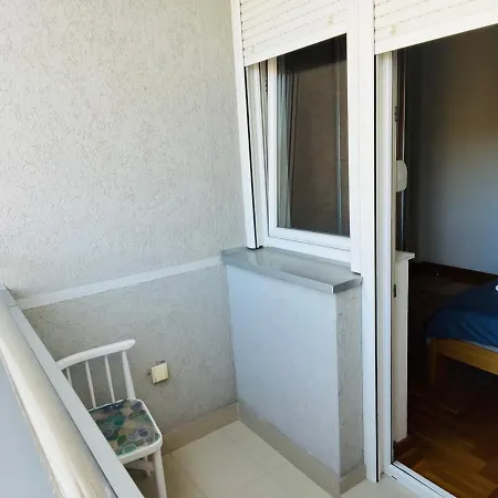 Lägenhet And Bright 2 Bedroom, 3 Balconies Novi Sad