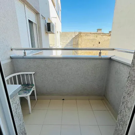 And Bright 2 Bedroom, 3 Balconies Lägenhet Novi Sad